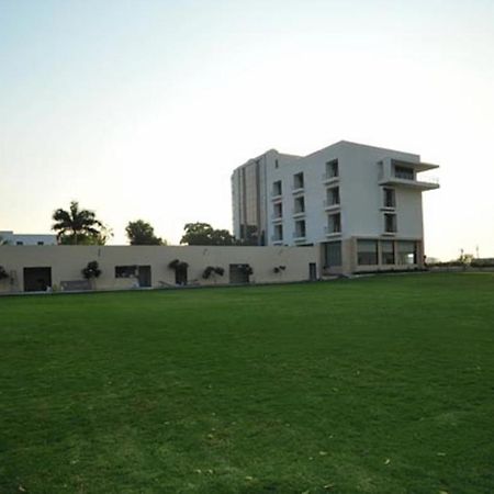 Krsna Lila By The Blues Hotel Sānand Exterior photo
